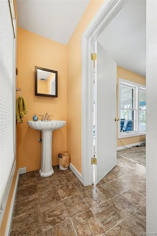 22460 Daniels Street, Saint Clair Shores, MI 48081