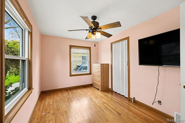 22460 Daniels Street, Saint Clair Shores, MI 48081