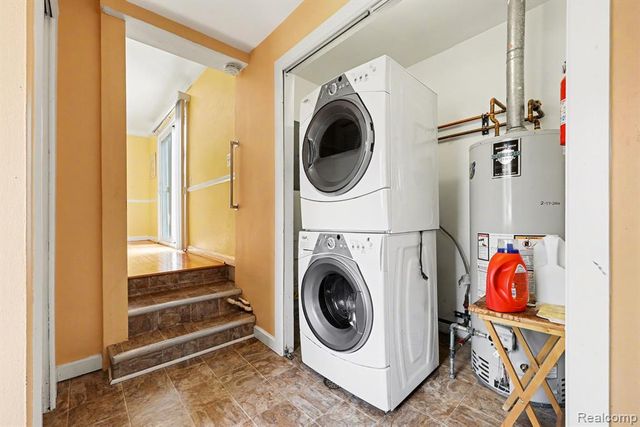 22460 Daniels Street, Saint Clair Shores, MI 48081