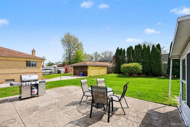 22460 Daniels Street, Saint Clair Shores, MI 48081