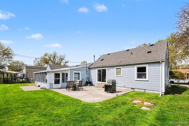 22460 Daniels Street, Saint Clair Shores, MI 48081