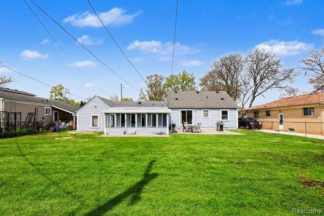 22460 Daniels Street, Saint Clair Shores, MI 48081