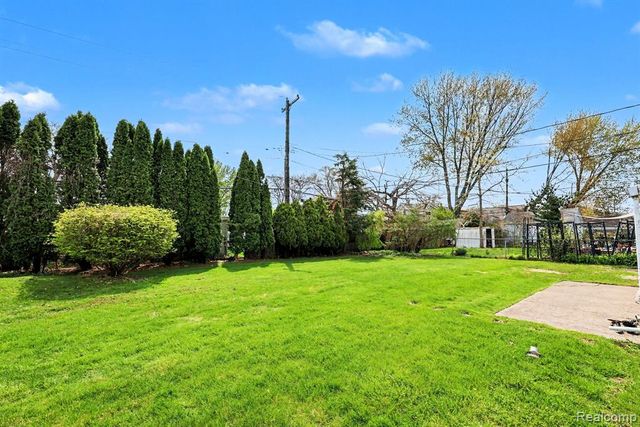 22460 Daniels Street, Saint Clair Shores, MI 48081