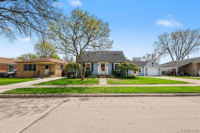 22460 Daniels Street, Saint Clair Shores, MI 48081