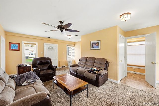 22460 Daniels Street, Saint Clair Shores, MI 48081