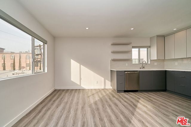 425 S Willaman Drive 204, Los Angeles, CA 90048