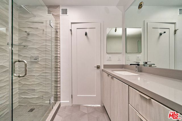 425 S Willaman Drive 204, Los Angeles, CA 90048