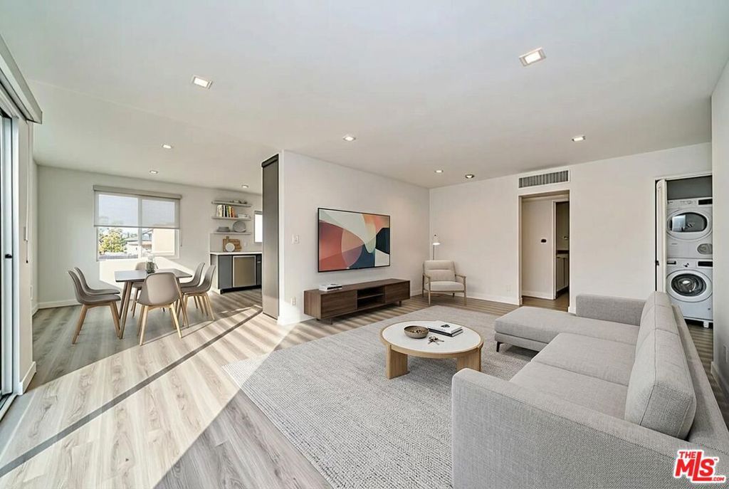 425 S Willaman Drive 204, Los Angeles, CA 90048