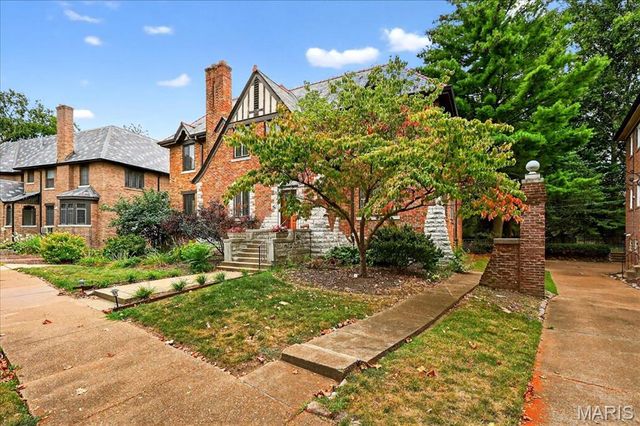 7224 Pershing Avenue, University City, MO 63130