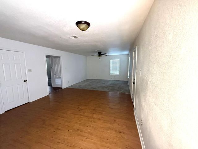 4715 16th Street B, Bacliff, TX 77518
