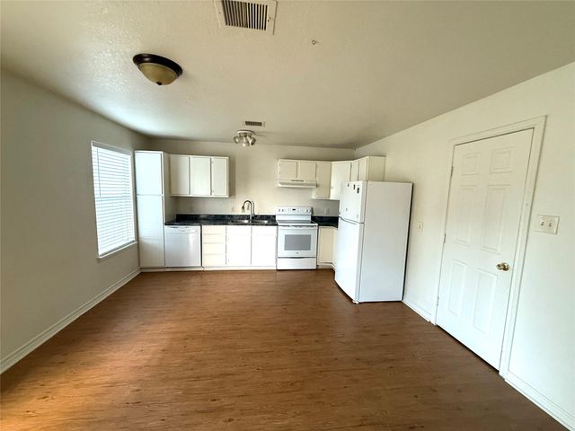 4715 16th Street B, Bacliff, TX 77518
