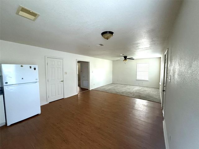 4715 16th Street B, Bacliff, TX 77518