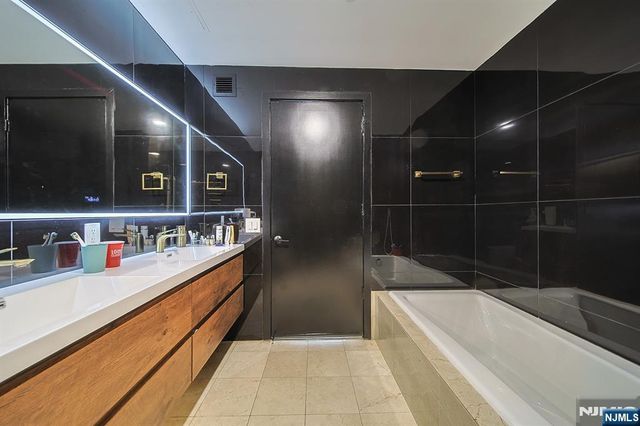 612 Hudson Park 612, Edgewater, NJ 07020