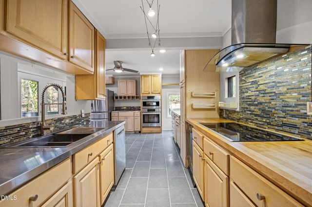 216 May Court, Chapel Hill, NC 27514