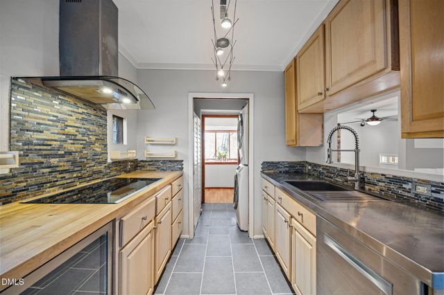 216 May Court, Chapel Hill, NC 27514