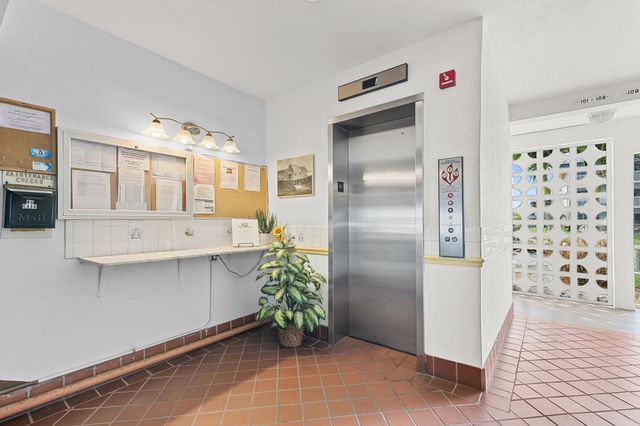110 SHORE Court 315, North Palm Beach, FL 33408