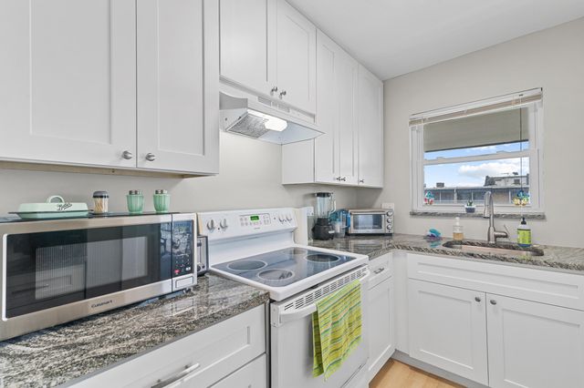 110 SHORE Court 315, North Palm Beach, FL 33408