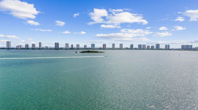 110 SHORE Court 315, North Palm Beach, FL 33408