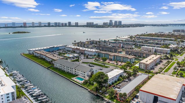 110 SHORE Court 315, North Palm Beach, FL 33408