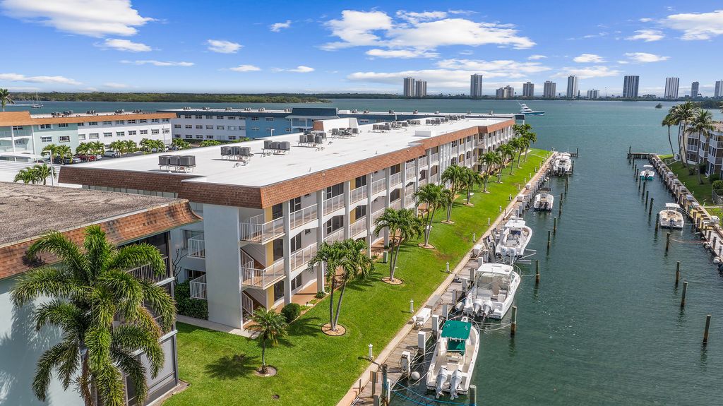 110 SHORE Court 315, North Palm Beach, FL 33408