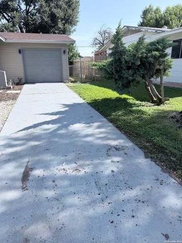 7210 Northbluff CT, San Antonio, TX 78227