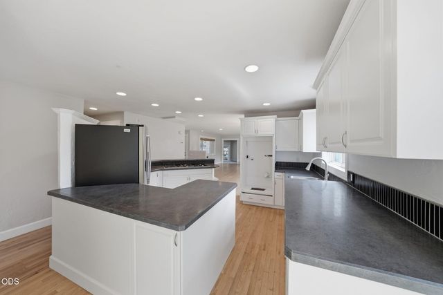 2245 NE Shepard Road, Bend, OR 97701