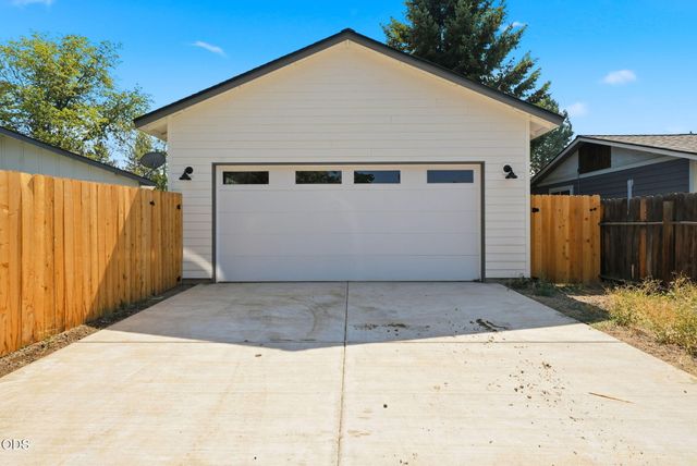 2245 NE Shepard Road, Bend, OR 97701
