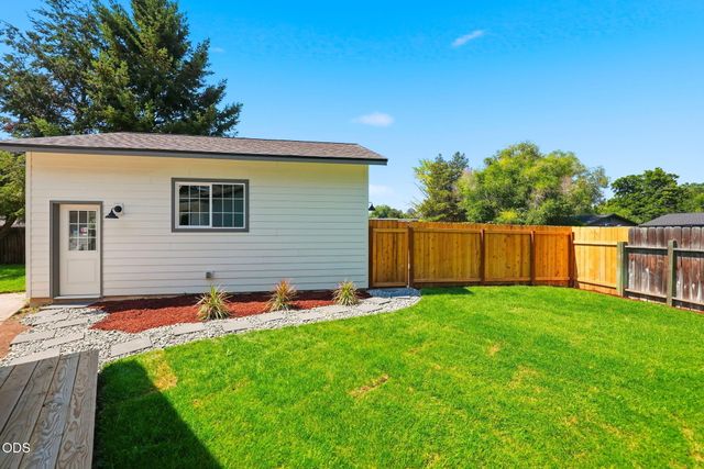 2245 NE Shepard Road, Bend, OR 97701