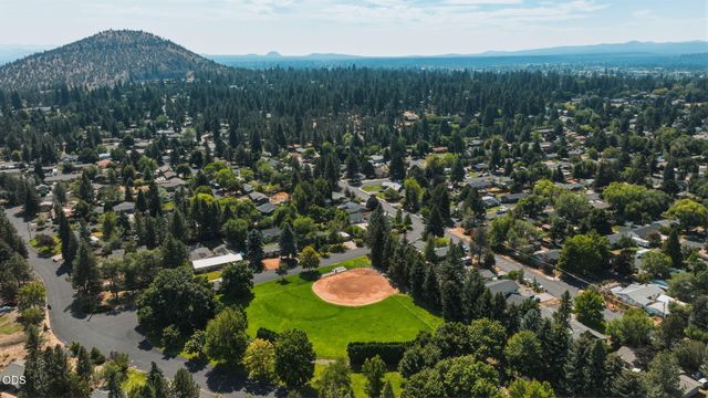 2245 NE Shepard Road, Bend, OR 97701