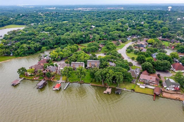 390 Driftwood Court 3B, Azle, TX 76020