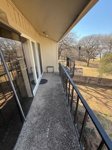 390 Driftwood Court 3B, Azle, TX 76020