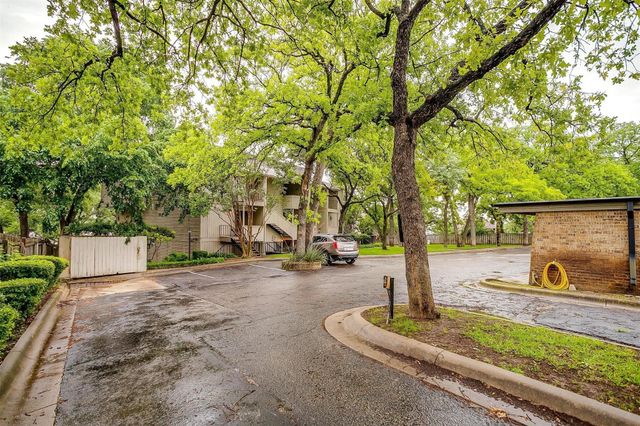 390 Driftwood Court 3B, Azle, TX 76020