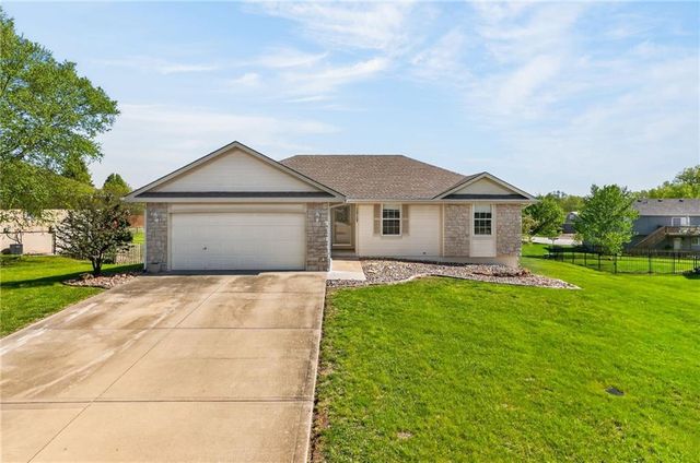 1717 Longhorn Lane, Raymore, MO 64083
