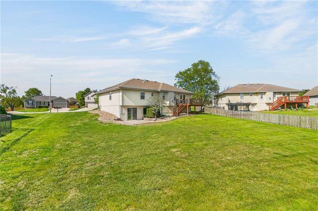 1717 Longhorn Lane, Raymore, MO 64083