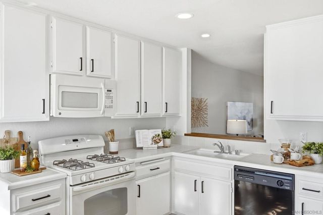 6905 Carnation Dr, Carlsbad, CA 92011
