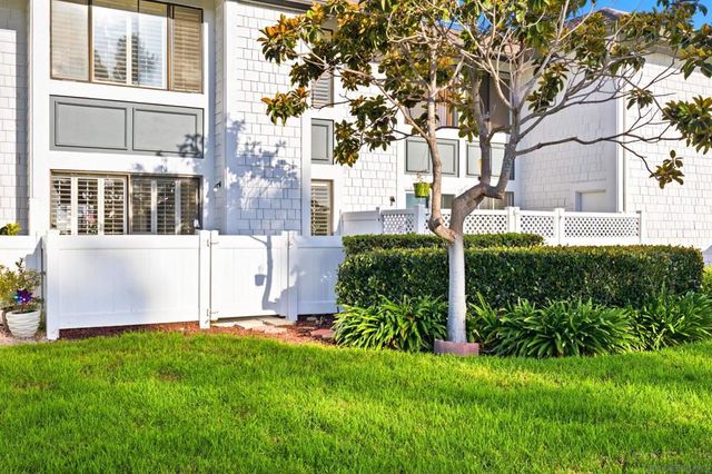 6905 Carnation Dr, Carlsbad, CA 92011