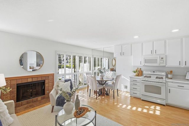 6905 Carnation Dr, Carlsbad, CA 92011