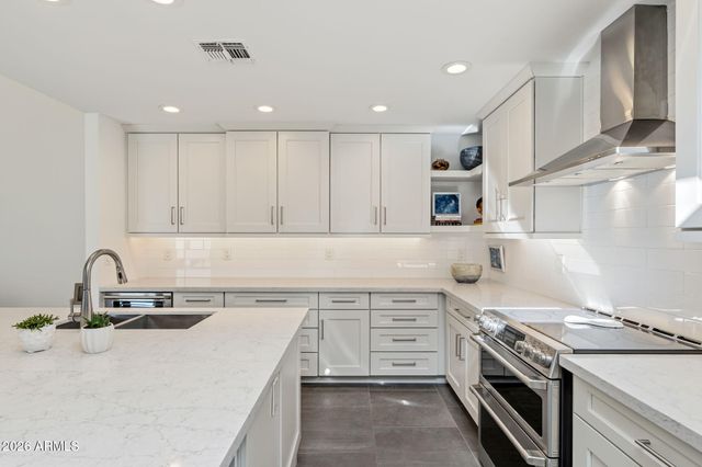 5320 N 25TH Street, Phoenix, AZ 85016