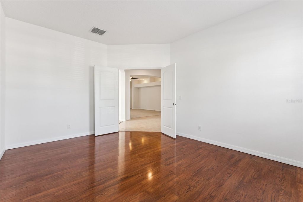 Image 4 of property listing at 5295 ADAIR OAK DRIVE, Orlando, FL 32829