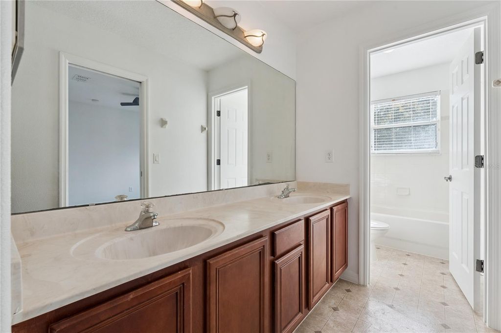 Image 33 of property listing at 5295 ADAIR OAK DRIVE, Orlando, FL 32829