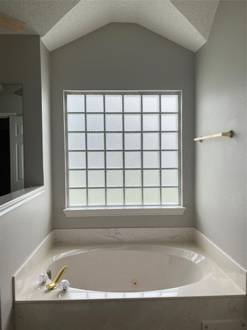 6608 Buckeye Drive, Rowlett, TX 75089