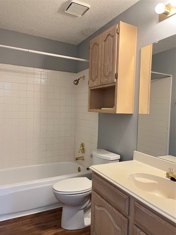 6608 Buckeye Drive, Rowlett, TX 75089