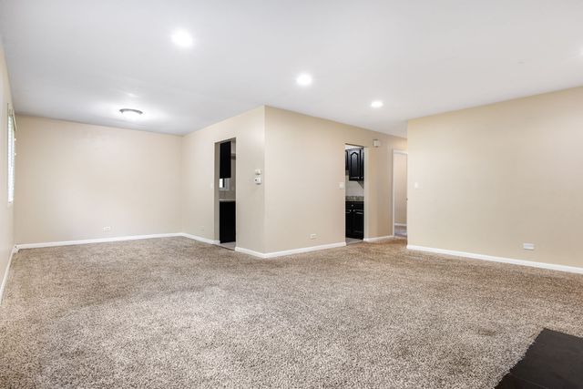 504 Nassau Avenue, Bolingbrook, IL 60440