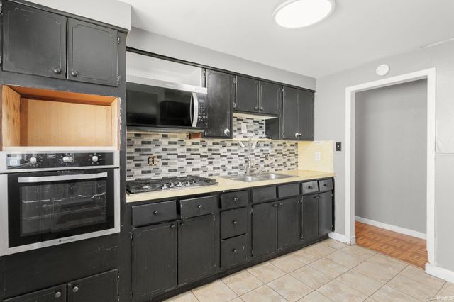 2604 Normandy Drive, Mishawaka, IN 46545