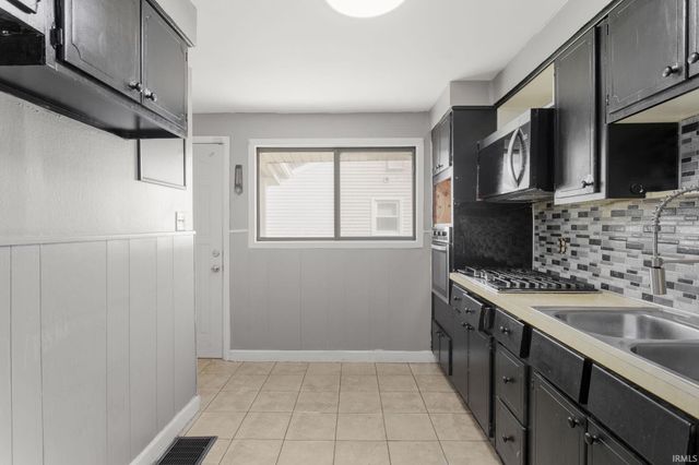 2604 Normandy Drive, Mishawaka, IN 46545
