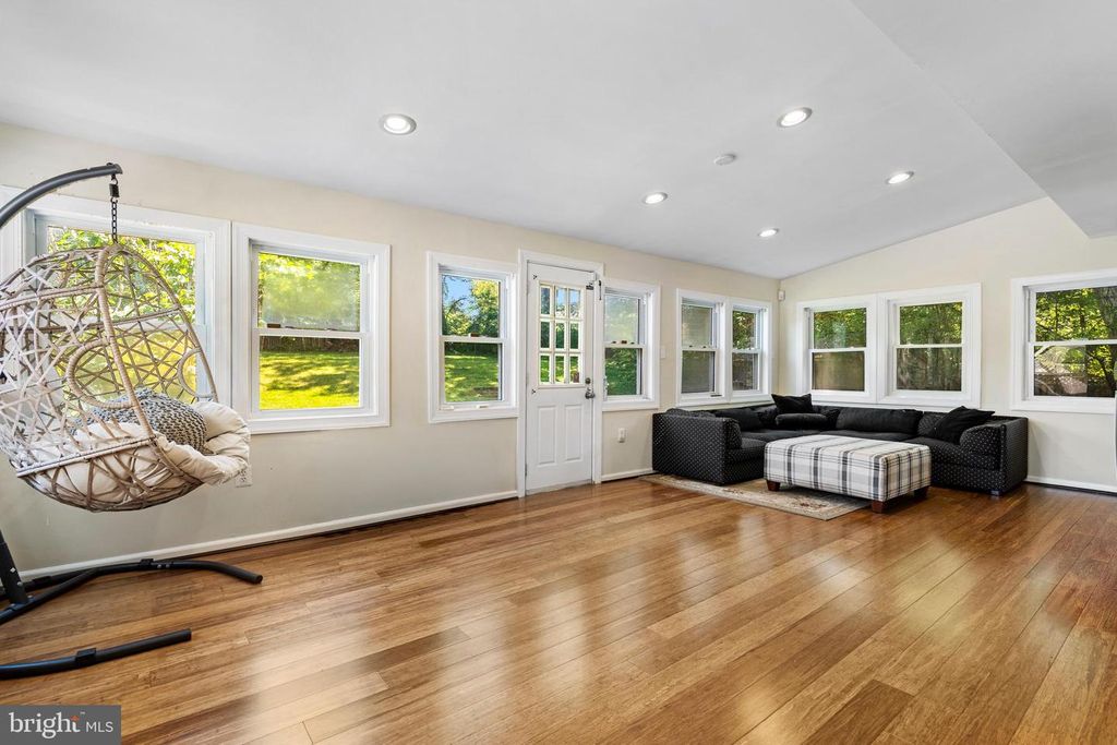 Image 15 of property listing at 13925 SHANNON DR, Silver Spring, MD 20904