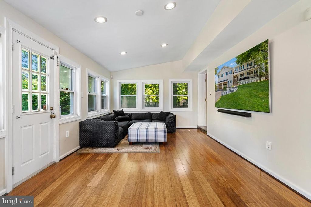 Image 16 of property listing at 13925 SHANNON DR, Silver Spring, MD 20904
