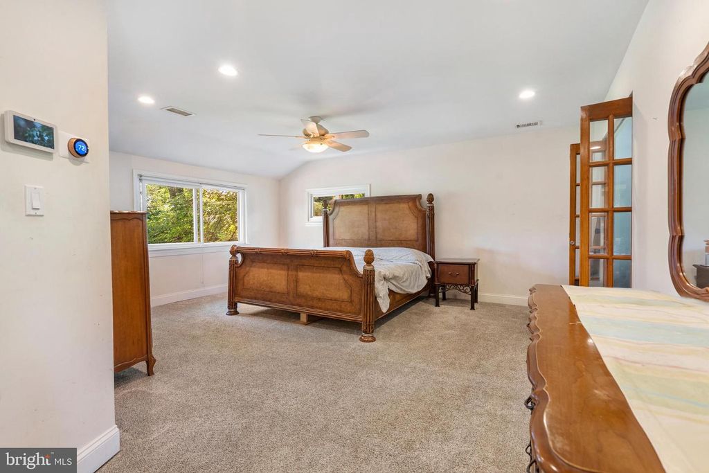 Image 17 of property listing at 13925 SHANNON DR, Silver Spring, MD 20904