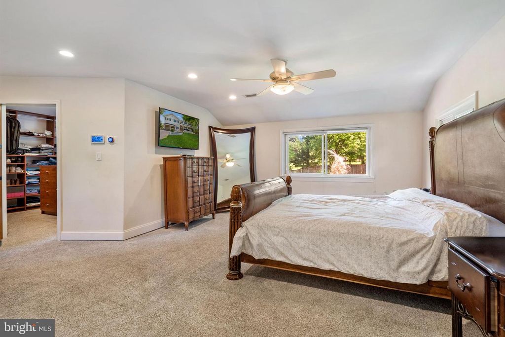 Image 18 of property listing at 13925 SHANNON DR, Silver Spring, MD 20904