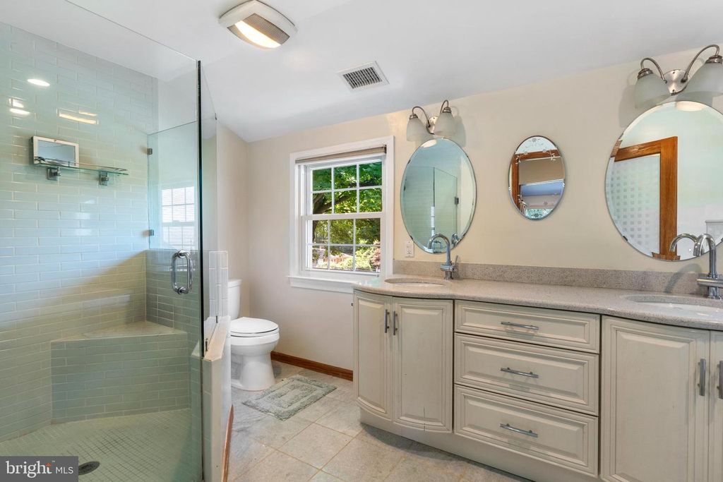 Image 20 of property listing at 13925 SHANNON DR, Silver Spring, MD 20904